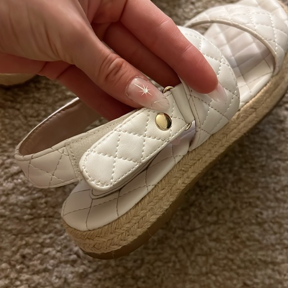 White sandals - Picture 8 of 8